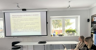 MY R&Oacute;WNIEŻ SIĘ SZKOLIMY!